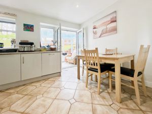 Kitchen diner- click for photo gallery